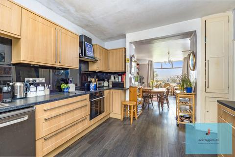 101 Brighton Road, Lancing, BN15 8BG