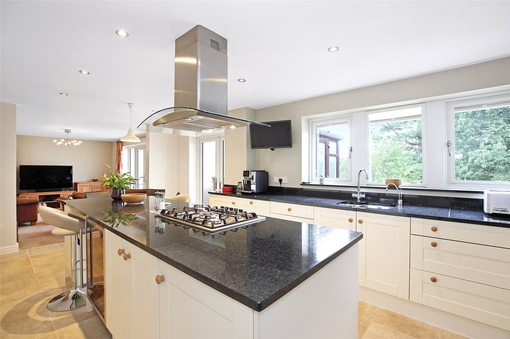 Stocksmoor Road, Midgley, Wakefield, West Yorkshire, WF4 4 bed detached house £795,000