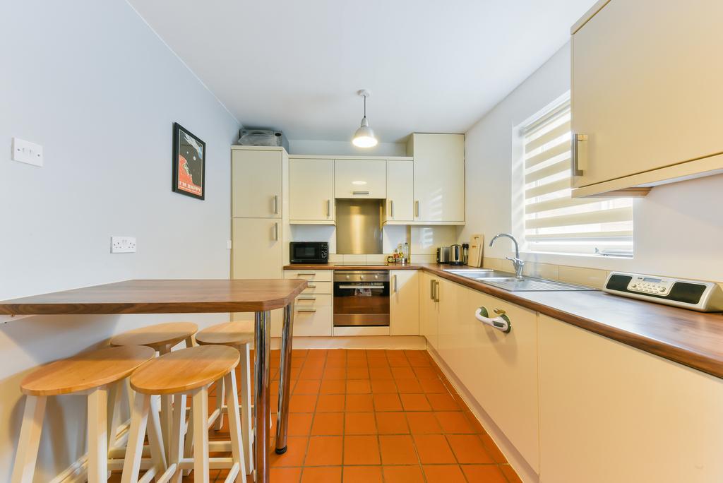 Crooked Billet, SW19 2 bed house £3,500 pcm (£808 pw)