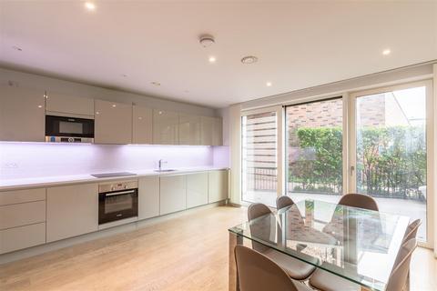 3 bedroom maisonette for sale, Heygate Street, London, SE17