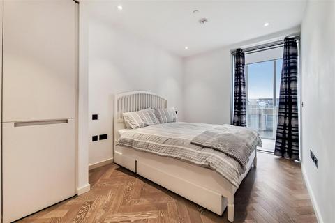 2 bedroom apartment for sale, Circus Road West, London, SW11