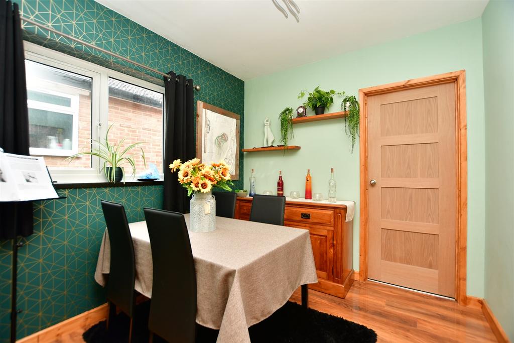 Concord Avenue, Chatham, Kent 2 bed semidetached bungalow £325,000