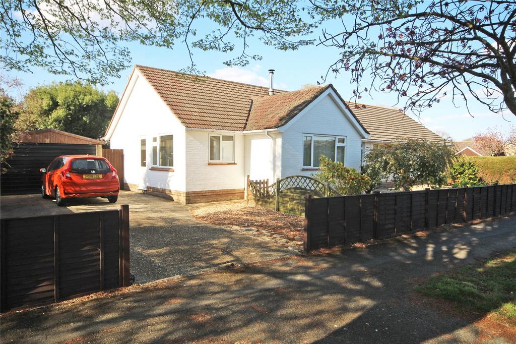 Gainsborough Avenue, New Milton, Hampshire, BH25 5 bed bungalow for
