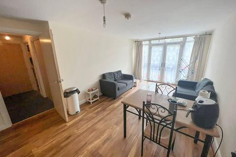 2 bedroom flat to rent, Moss Lane East, Manchester, M14