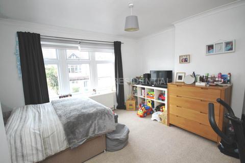 2 bedroom end of terrace house to rent, Elm Road, New Malden