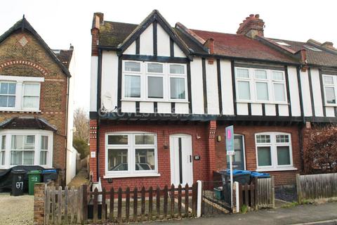 3 bedroom end of terrace house to rent, Elm Road, New Malden