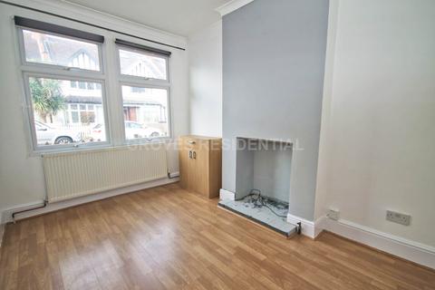 3 bedroom end of terrace house to rent, Elm Road, New Malden