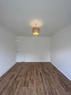 2 bedroom flat to rent - Boscombe Avenue, Leyton, E10
