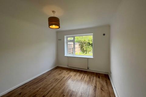 2 bedroom flat to rent - Boscombe Avenue, Leyton, E10