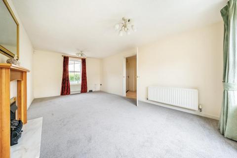 4 bedroom semi-detached house for sale, Banbury,  Oxfordshire,  OX17