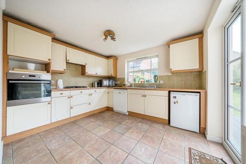 4 bedroom semi-detached house for sale, Banbury,  Oxfordshire,  OX17