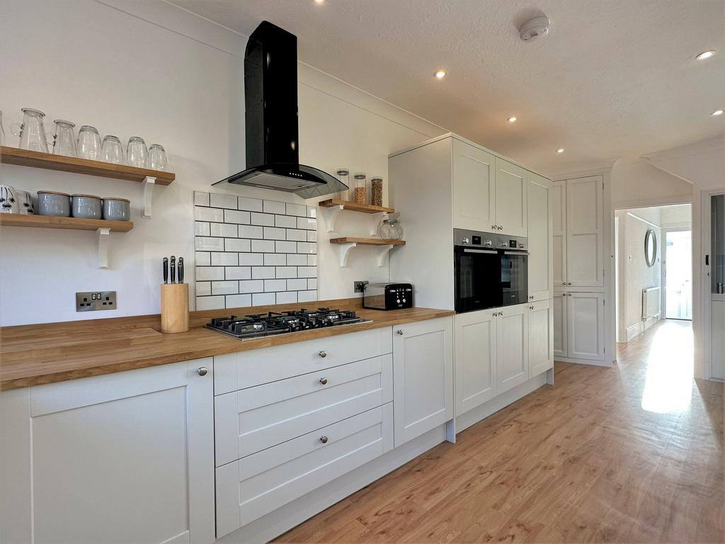 Hilton Drive, Preston, Paignton 4 bed semidetached house for sale £