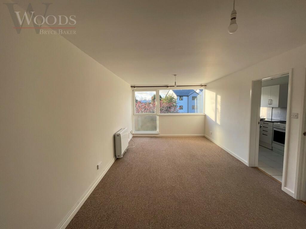 Rainbow Court, Queensway, Torquay, Devon 2 bed flat £725 pcm (£167 pw)