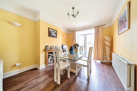 93 Weigall Road, London, SE12 8HG
