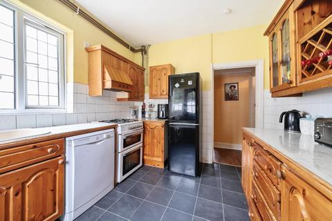 93 Weigall Road, London, SE12 8HG