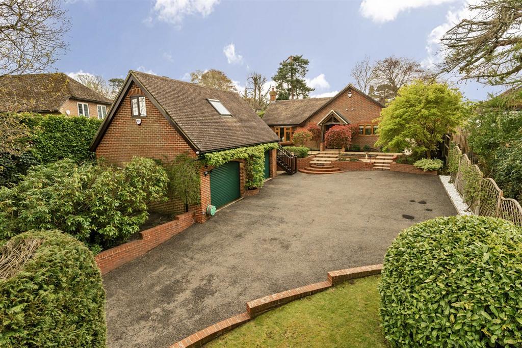 The Plantation, Storrington, RH20 5 bed detached bungalow for sale £