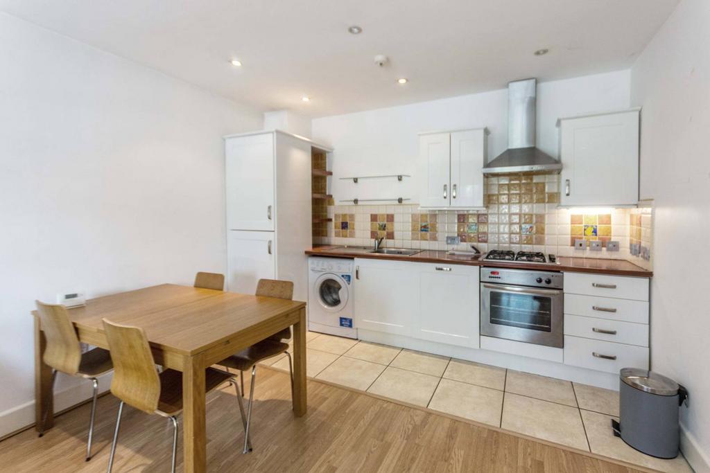 Bridport Place, Islington, London, N1 2 bed flat to rent £2,600 pcm