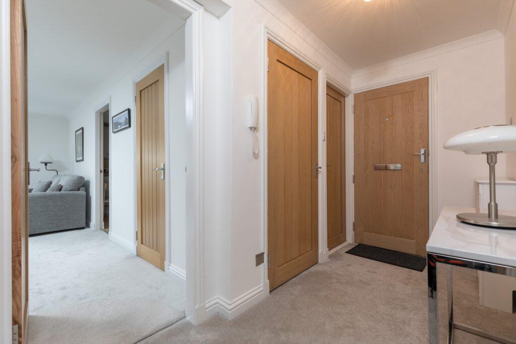 Buchanan Drive, Newton Mearns 2 bed flat for sale £165,000