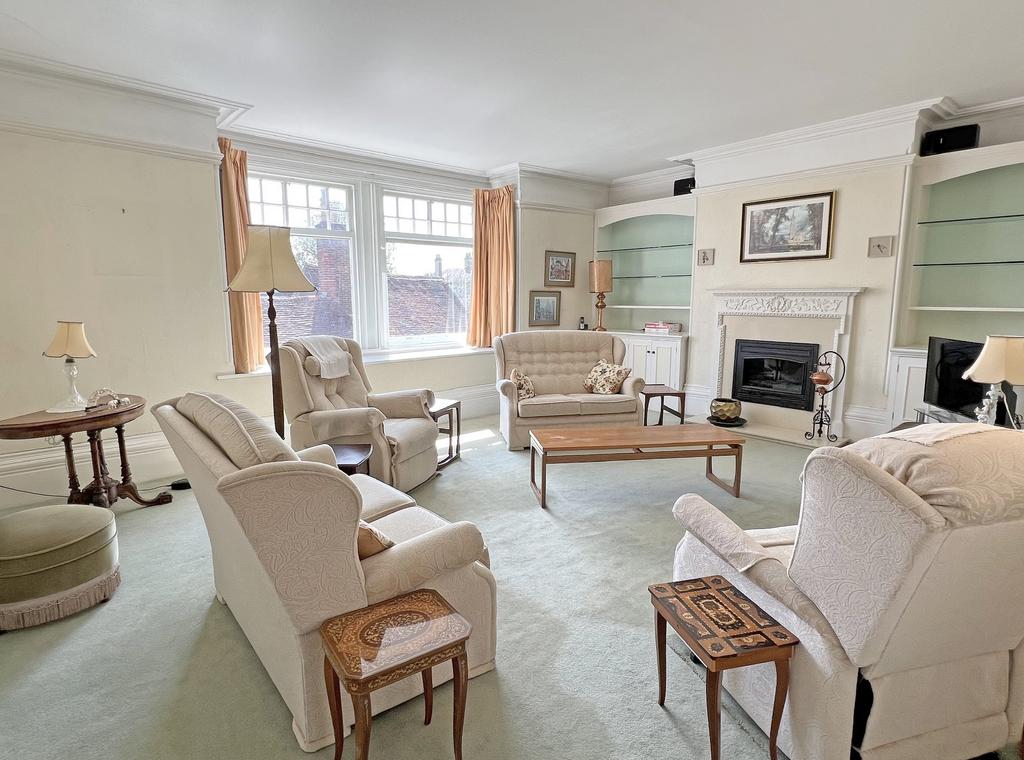 Petworth, West Sussex 2 bed apartment for sale £450,000