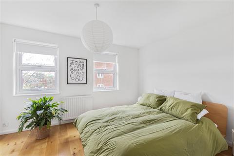 3 bedroom terraced house to rent, Dean Close, Hackney, London, E9