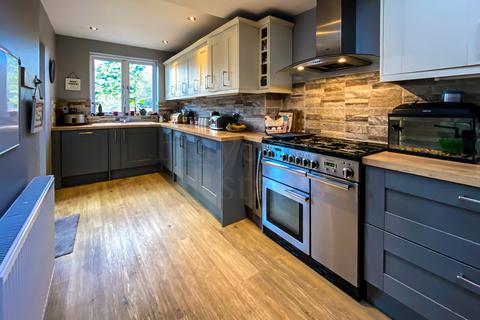 24 Derwent Drive, Bewdley, DY12 2PN