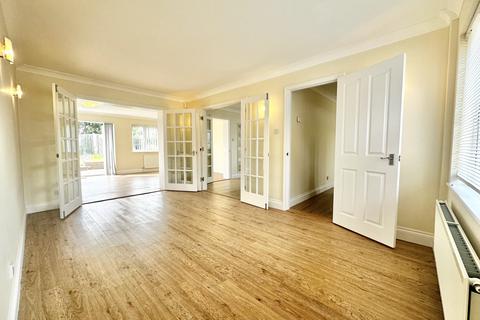 4 bedroom detached house to rent, Shrublands, Saffron Walden, Essex, CB10