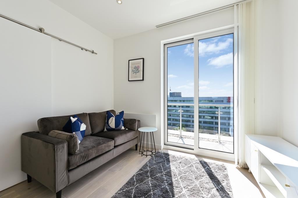 The Solarium, Apt Parkview, Brentford... 1 bed apartment £1,603 pcm