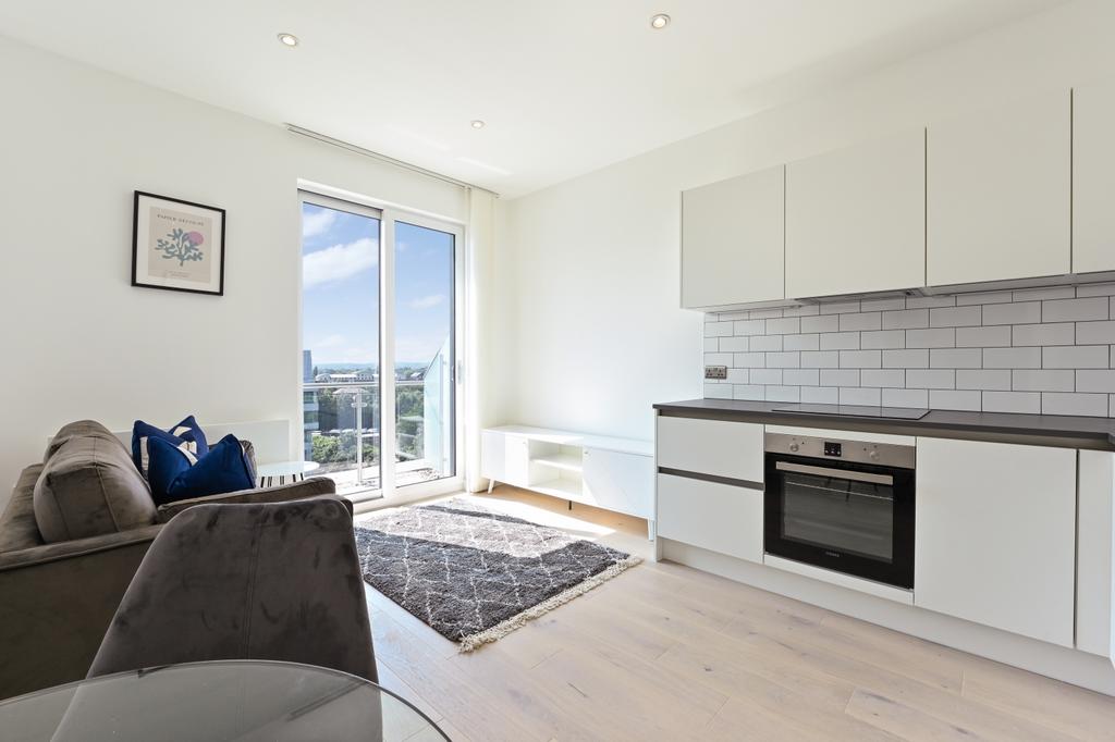 The Solarium, Apt Parkview, Brentford... 1 bed apartment £1,603 pcm