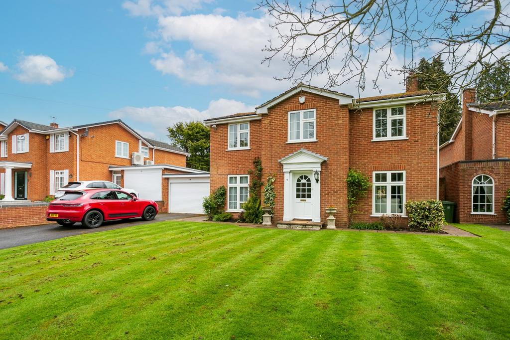 Ridge Lane, Watford, Hertfordshire, WD17 4 bed detached house £3,500