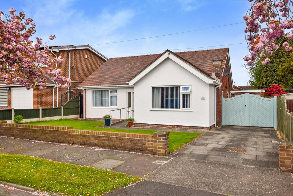 Clarence Avenue, Farnworth 2 bed detached bungalow for sale £360,000