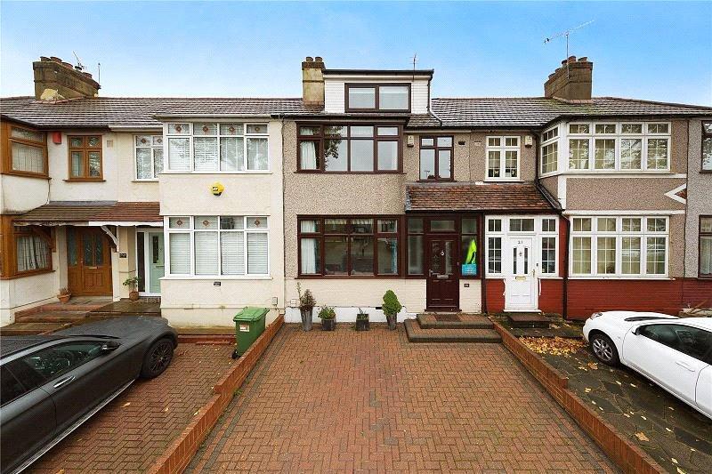 Tennyson Way, Hornchurch, RM12 3 bed terraced house £2,200 pcm (£508 pw)