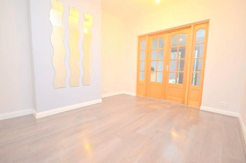 Tennyson Way, Hornchurch, RM12 3 bed terraced house £2,200 pcm (£508 pw)