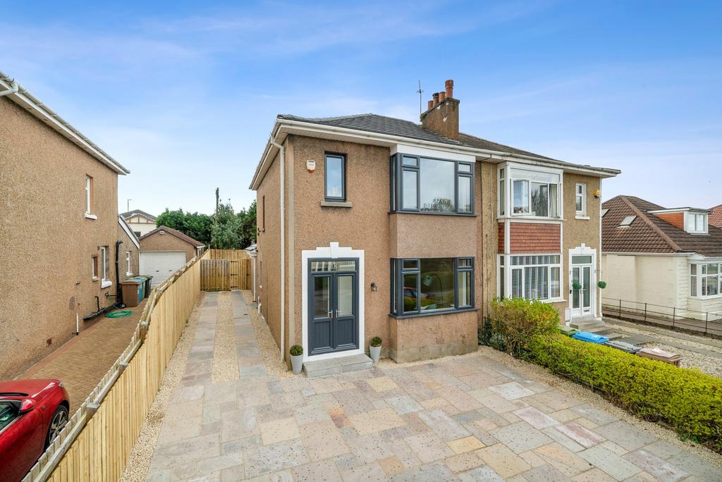 Drumby Crescent, Clarkston, East Renfrewshire, Glasgow, G76 7HJ 3 bed semidetached house for