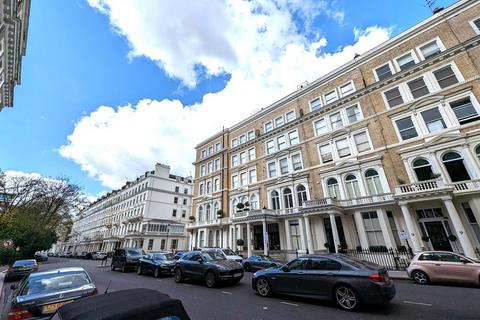 3 bedroom flat for sale, Three Bedroom Flat  Three Bathroom  For Sale  Queens Gate Place  South Kensington  SW7