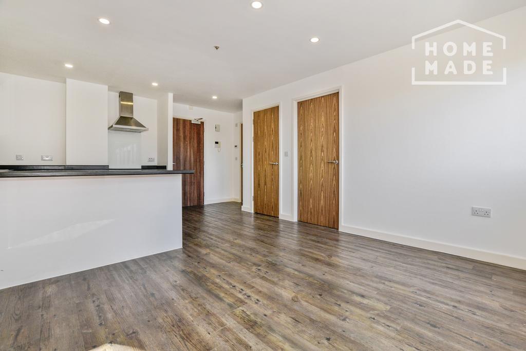 Trafford House, Basildon, SS16 2 bed flat £1,290 pcm (£298 pw)