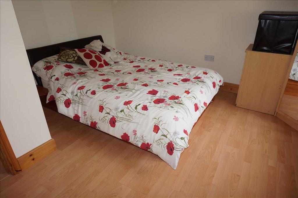 Back bedroom 2 :