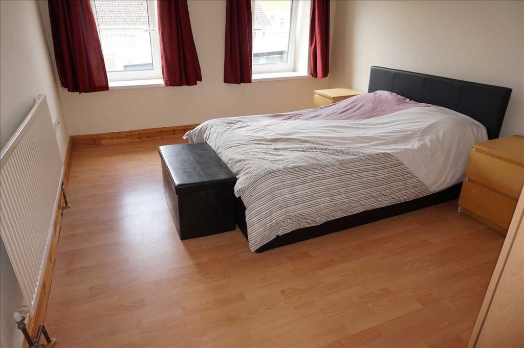 Front bedroom 3