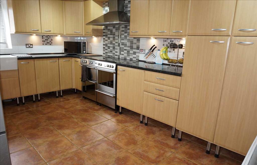 Kitchen :