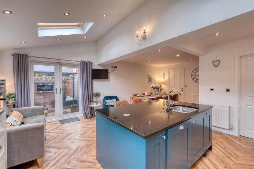 Mallow Drive, Woodland Grange, Bromsgrove, B61 0UP 5 bed detached house