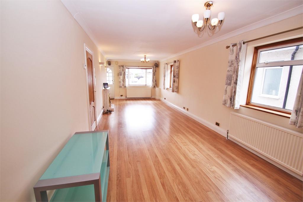 Pole Hill Road, Uxbridge 5 bed detached house £2,750 pcm (£635 pw)