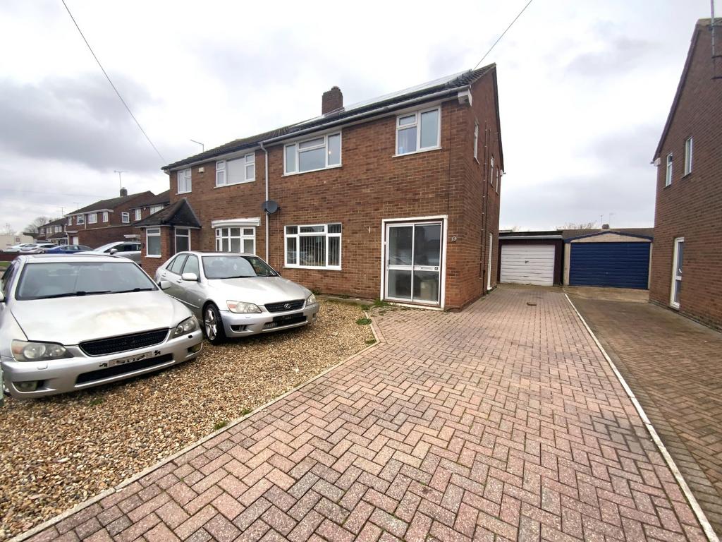 Sawtry Close, Luton, Bedfordshire... 3 bed semidetached house £350,000
