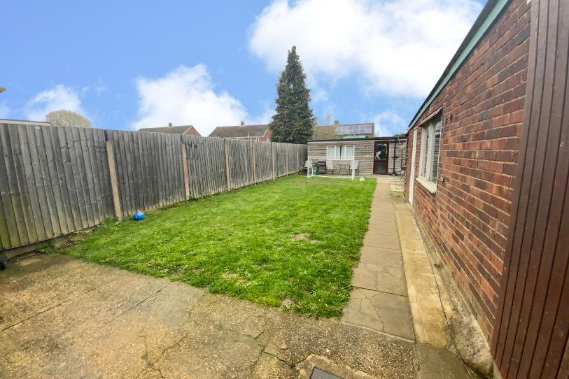 Sawtry Close, Luton, Bedfordshire... 3 bed semidetached house £350,000
