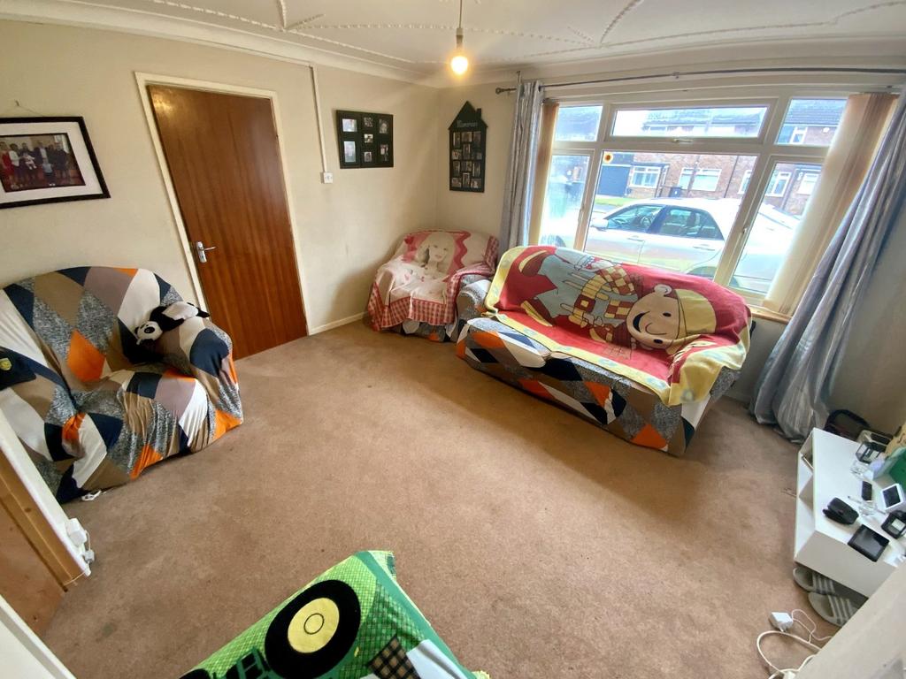 Sawtry Close, Luton, Bedfordshire... 3 bed semidetached house £350,000