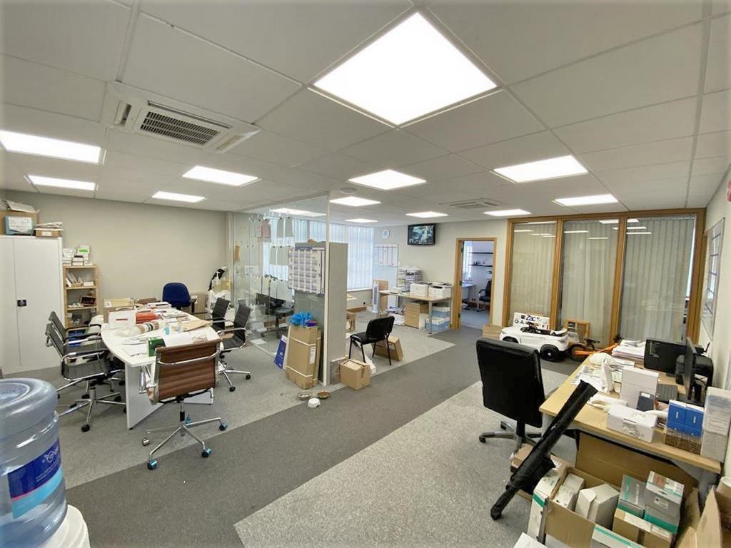 Unit 1 Worton Court 4.jpg