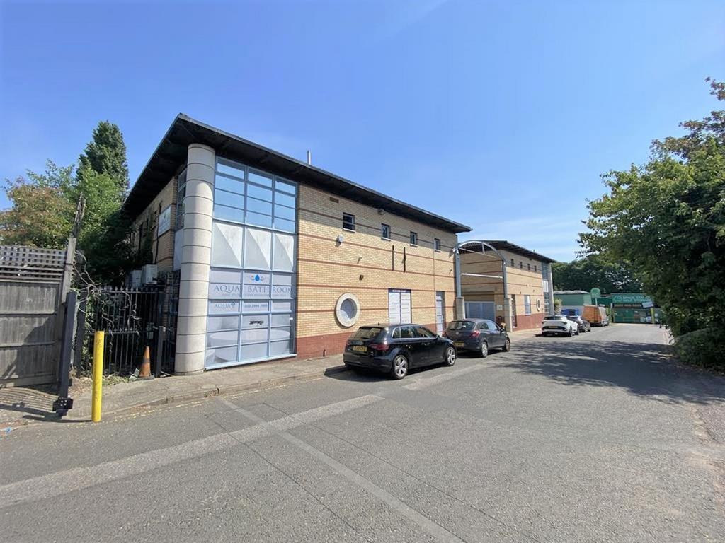 Unit 1 Worton Court 10.jpg