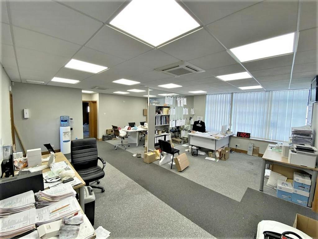 Unit 1 Worton Court 8.jpg