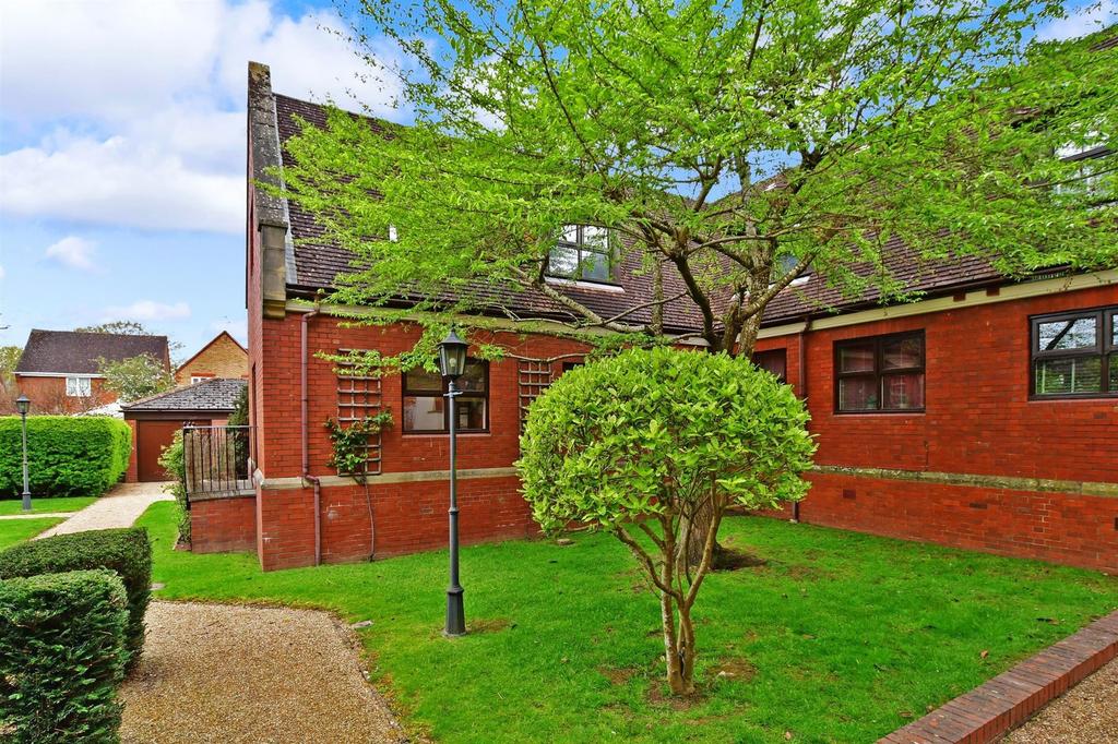 Tanbridge Park, Horsham, West Sussex 2 bed ground floor flat £360,000