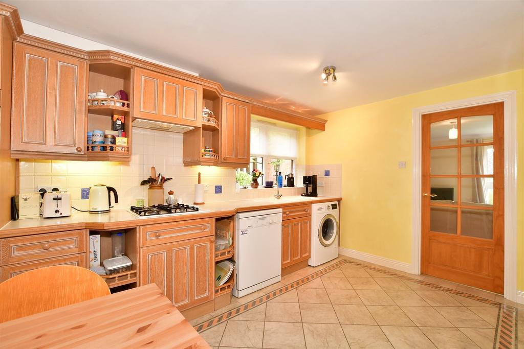 Tanbridge Park, Horsham, West Sussex 2 bed ground floor flat £360,000