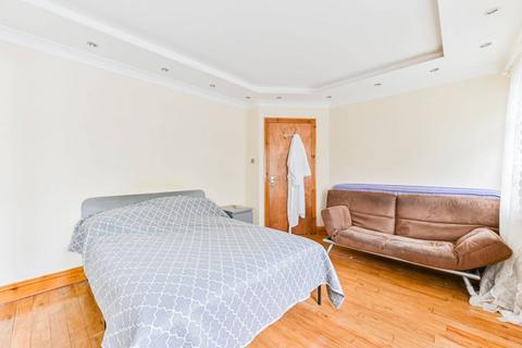 34 Primrose Way, Wembley, HA0 1DR