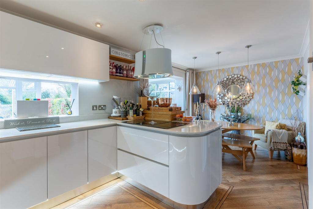 Deansway, Bromsgrove, B61 7PN 4 bed detached house for sale £450,000